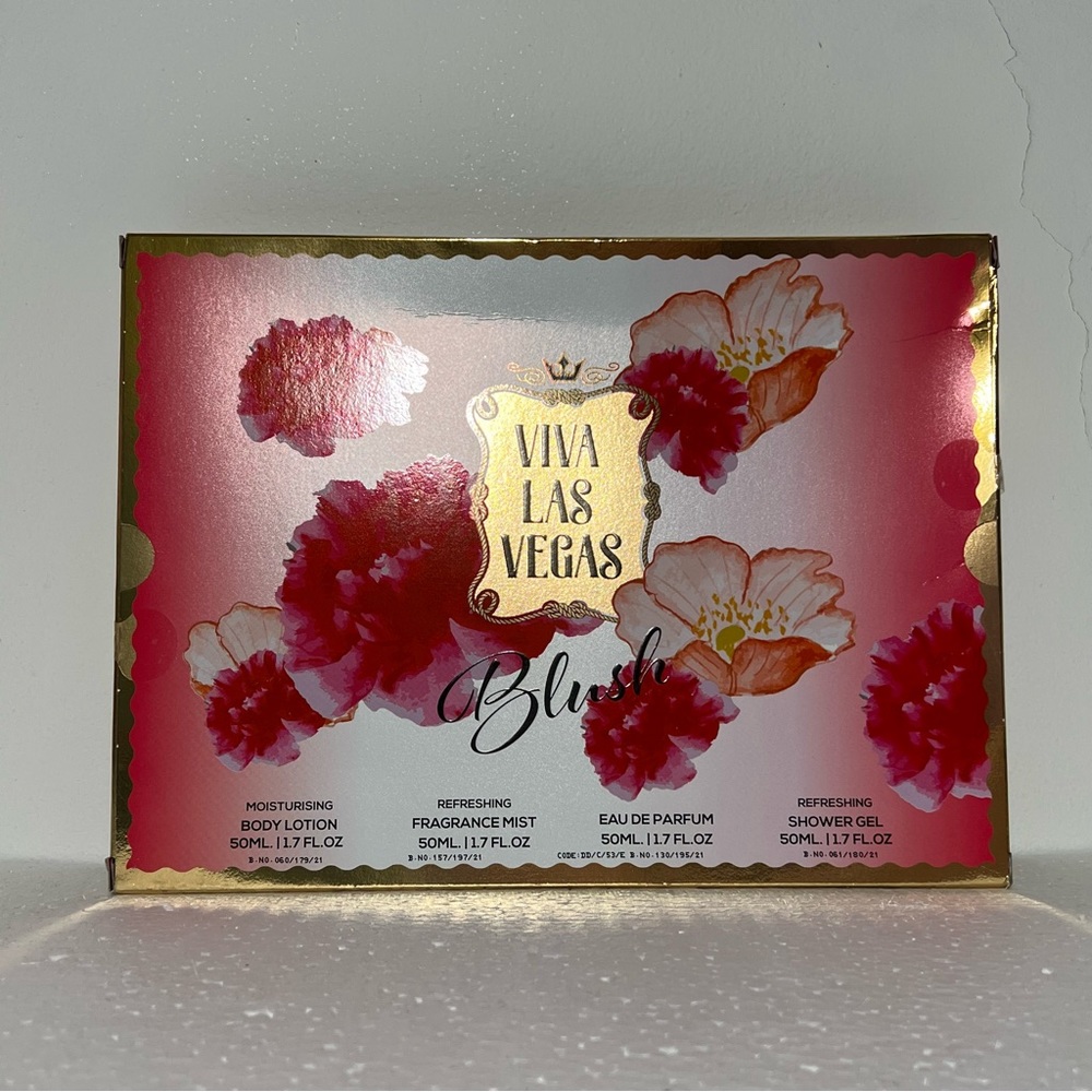 NWT Viva Las Vegas Beauty Set